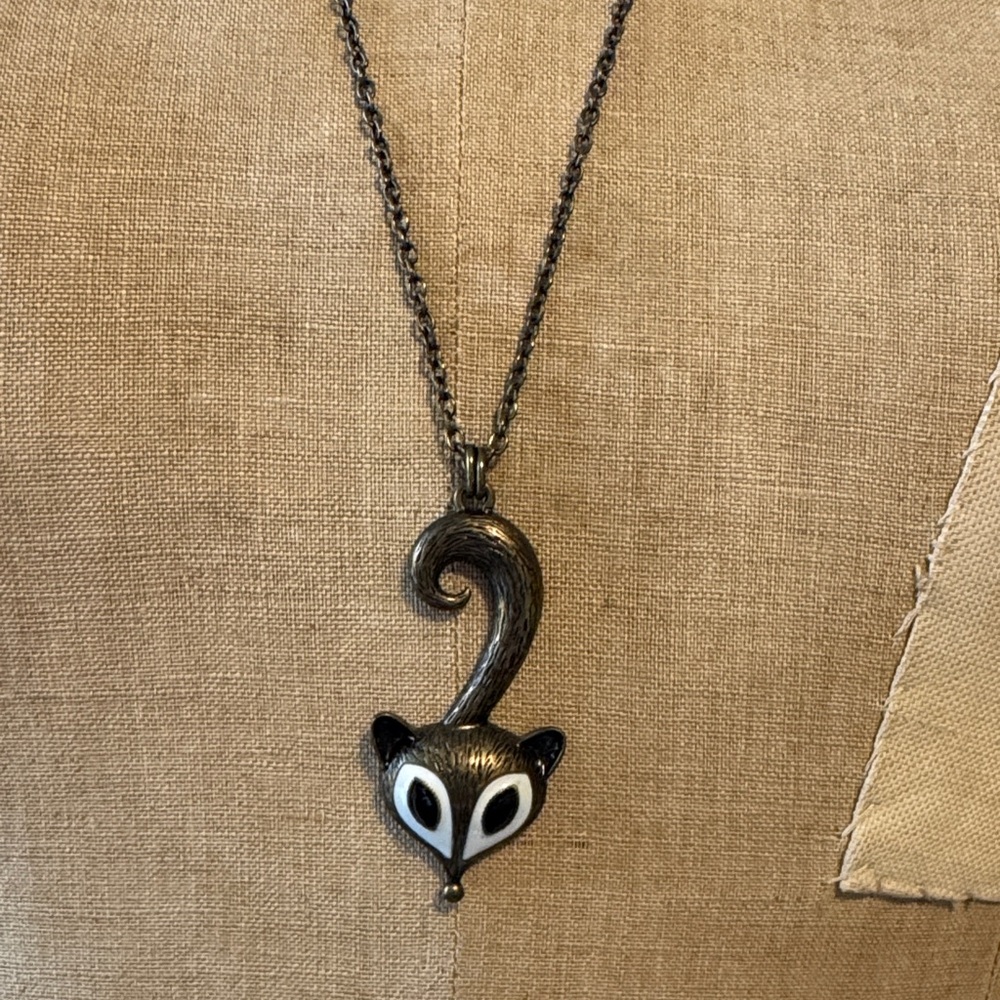 🦊 Cute Fox Pendant Necklace – Crystal Eyes – Costume Jewelry 🦊